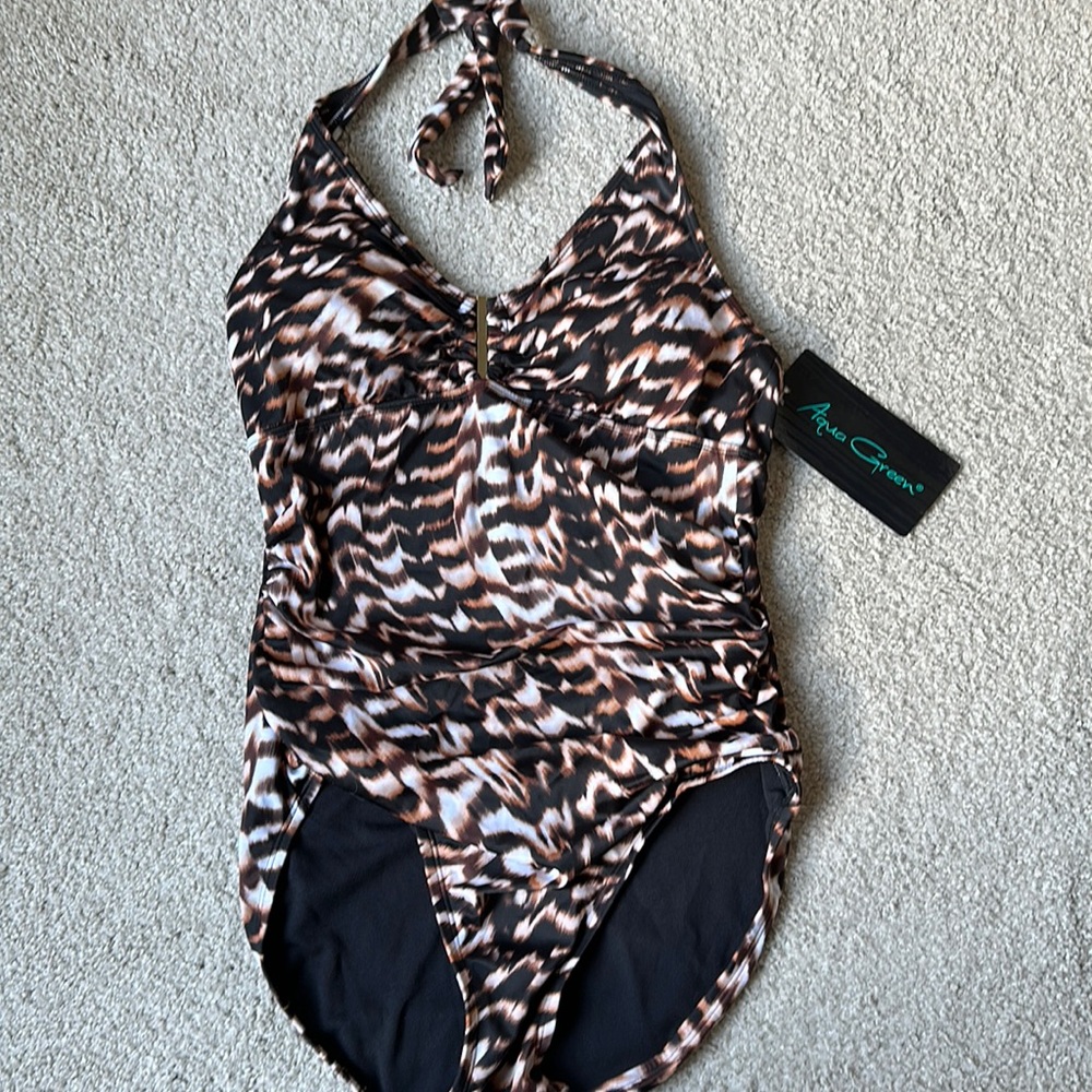 Brand new gorgeous lined animal print glamorous bathing suit w/ gold detail